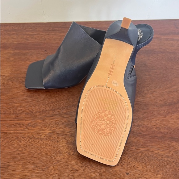 VINCE CAMUTO WOMEN'S ARLINALA SQUARE TOE HIGH HEEL SANDALS INKWELL - Picture 4 of 8